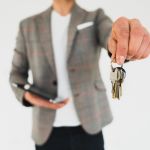 Kaufvertrag und Übergabe der Immobilie